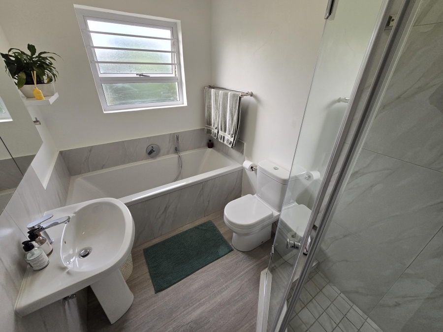 To Let 3 Bedroom Property for Rent in Protea Valley Western Cape